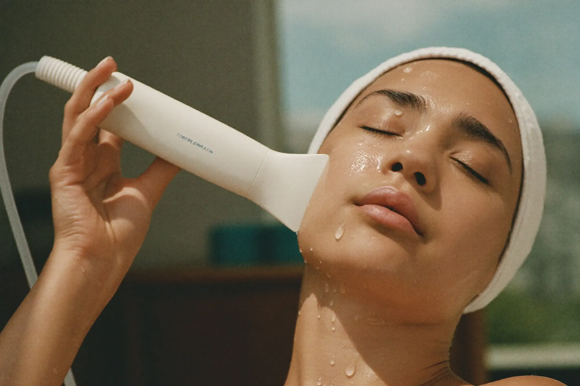 Tratamento hidrofacial na Bella Laser Clinic, no Porto